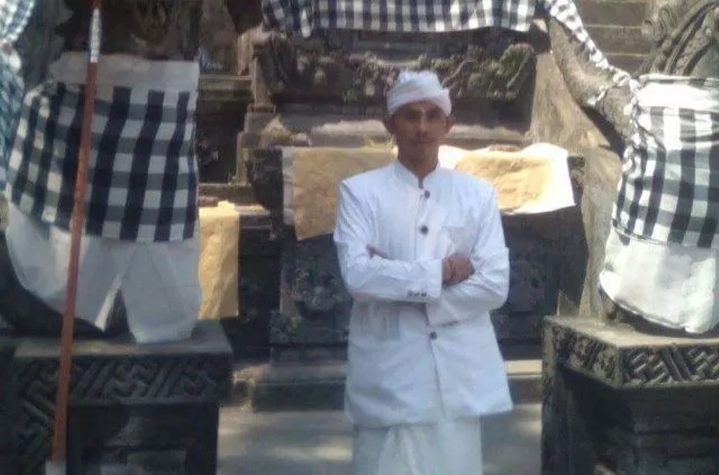 Pura Ratu Gede Sambangan terletak di Tejakula, Buleleng, Bali.