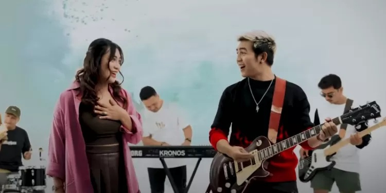 Tika Pagraky membantah ada orang ketiga dalam rumah tangganya bersama Wira Krisna