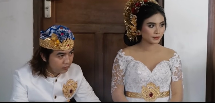 Lagu Canggu Karangasem merupakan gambaran kisah cinta Tika Pagraky dan Wira Krisna