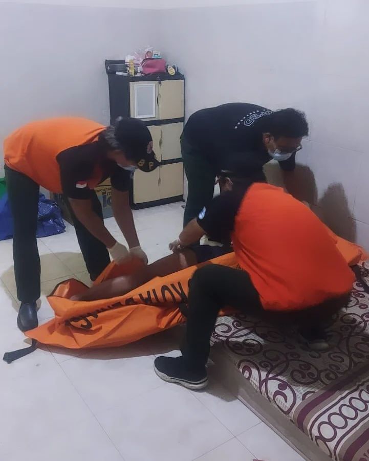 Korban gantung diri I Dewa Ayu Alit Widyantari, di Denpasar.