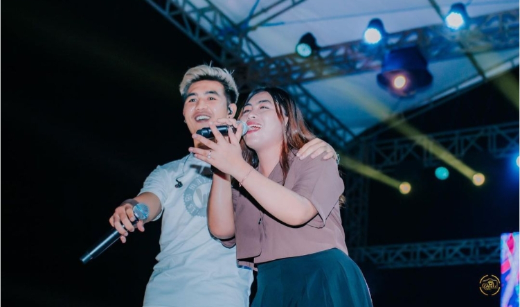 Tika Pagraky dan Wira Krisna ketika manggung bersama TKP Band bulan Mei 2024 lalu.