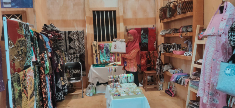 Zialova Batik Sukses Bertransformasi Jadi Produsen Fashion Lokal Favorit di Pekalongan
