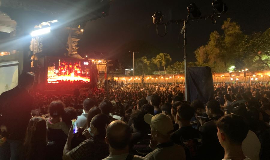 Antusias pengunjung PKB menyaksikan lomba Tari Barong pada Senin, 17 Juni 2024 malam.