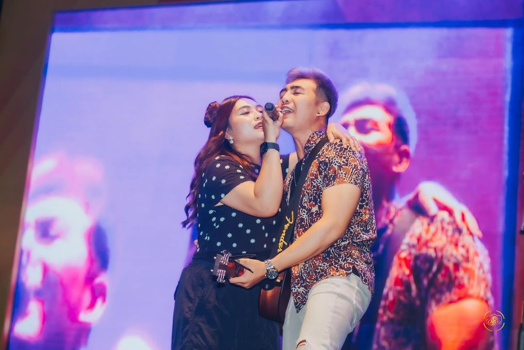 Pasangan penyanyi Bali, Tika Pagraky dan Wira Krisna  berpisah. Tika mengaku sudah tidak kuat.