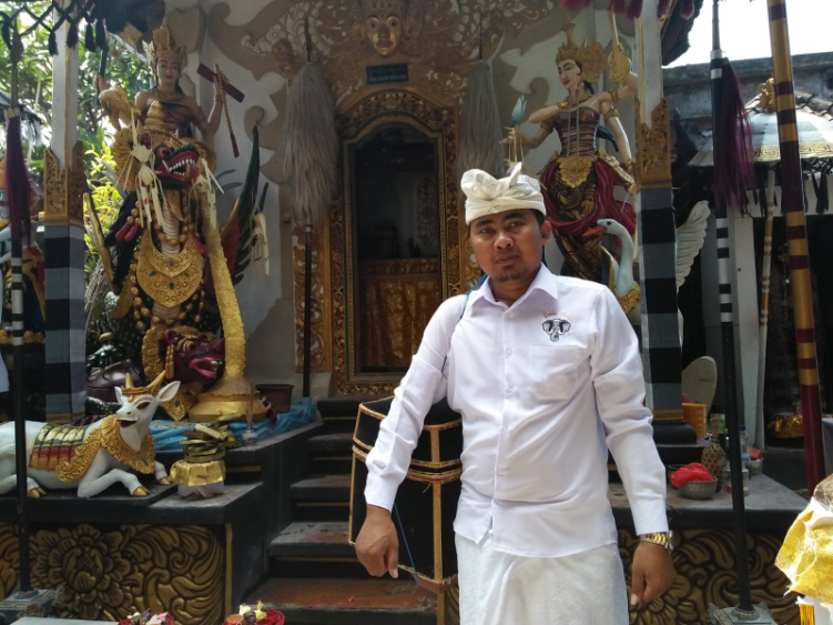 SENIMAN : Tokoh seni asal Sesetan Denpasar, Dr. Komang Indra Wirawan.
