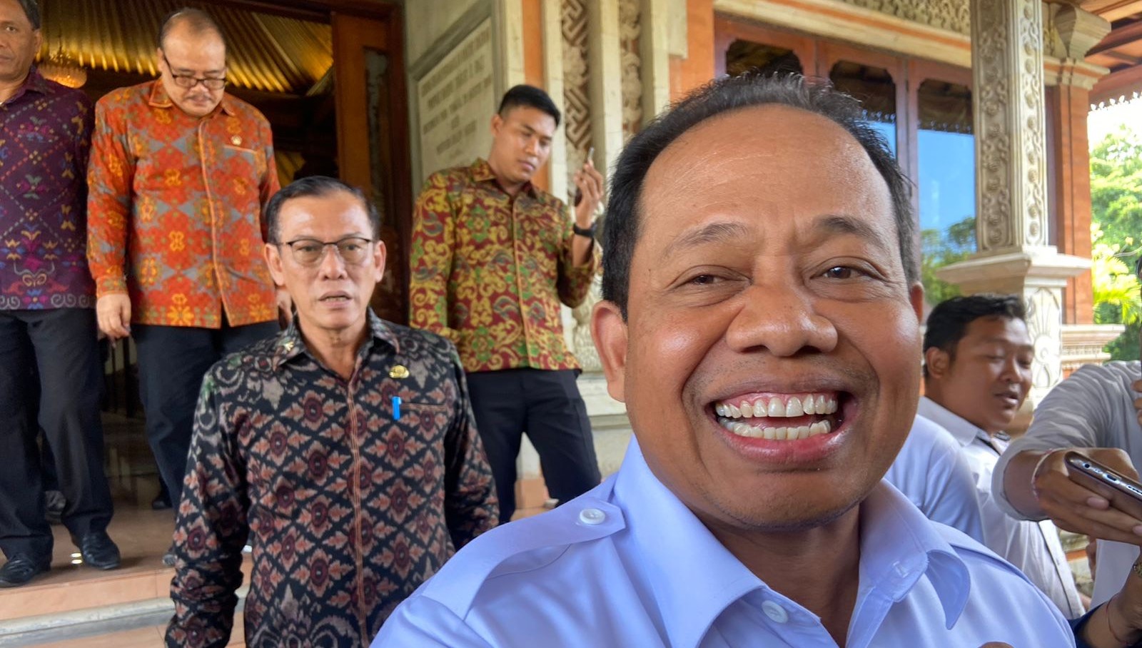 Pj Gubernur Sang Made Mahendra Jaya memberikan keterangan soal PPDB di Bali pada Rabu, 19 Juni 2024.