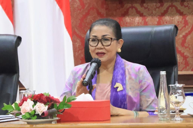 Putu Putri Suastini Koster