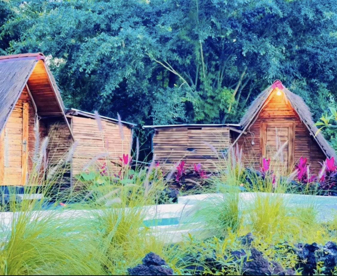 UNIK: Seorang travel creator bernama Melissa mengungkap bahwa Triangle House merupakan glamping unik dari kayu yang nyaman untuk pendakian Gunung Batur.