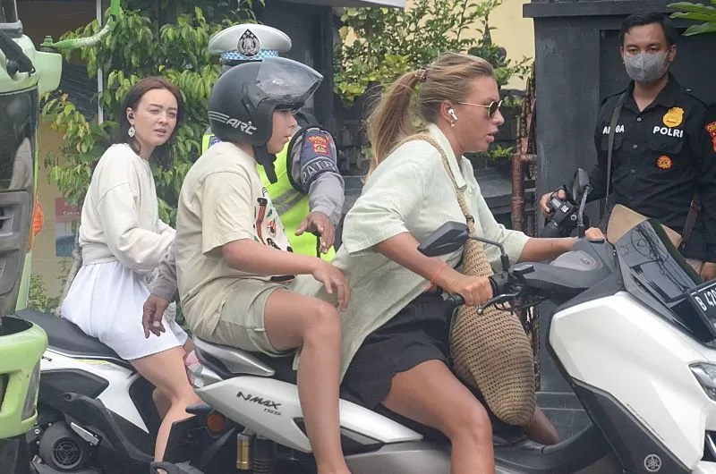 TAK PAKAI HELM: Banyak wisatawan yang berulah di Bali sehingga membuat wisata tak berkualitas, dewan usul pungutan mereka dinaikkan 3 kali lipat. (istimewa/radarbali.id)
