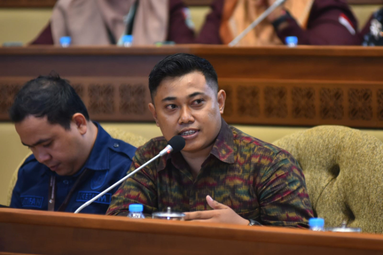 PENYULUH :  Perwakilan Penyuluh Bahasa Bali saat menyampaikan aspirasinya di Komisi II DPR RI.