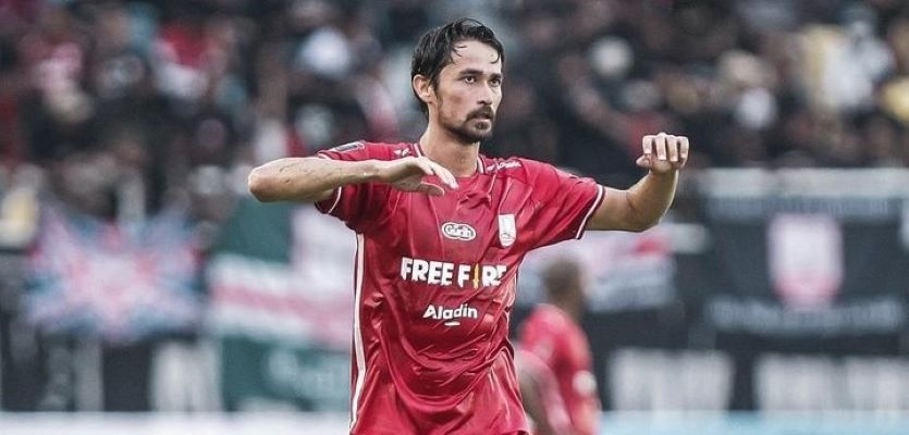 Eks Bali United Gavin Kwan Adsit dikabarkan segera dikontrak Borneo FC.