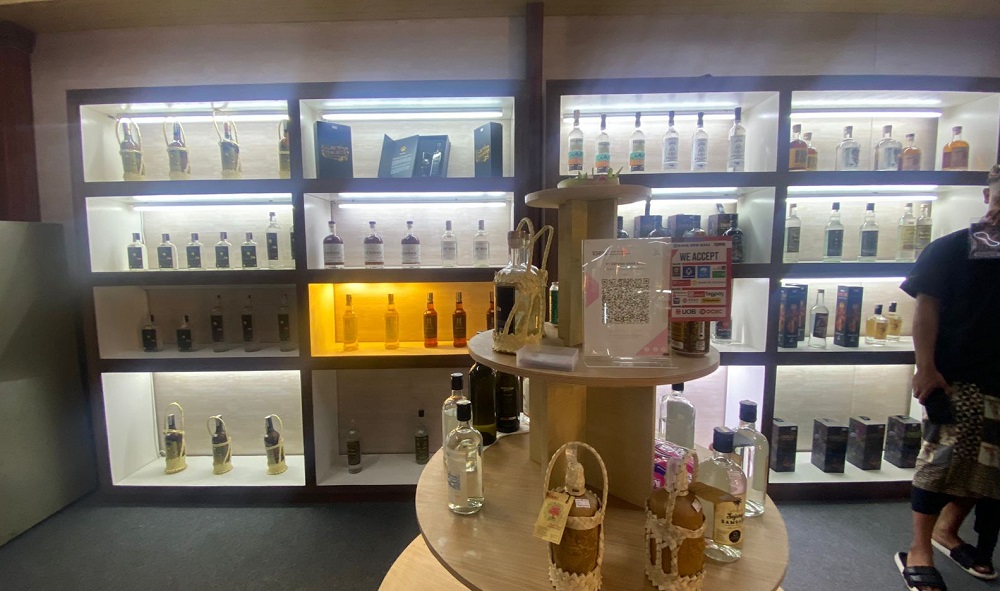 Stand arak Bali di PKB Bali ke-46 di Art Center, Denpasar.