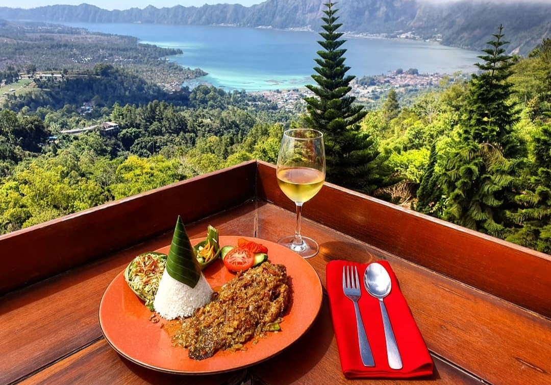 KULINER: Salah satu destinasi wisata kuliner di Kintamani memiliki menu khas yakni ikan mujair nyat-nyat.