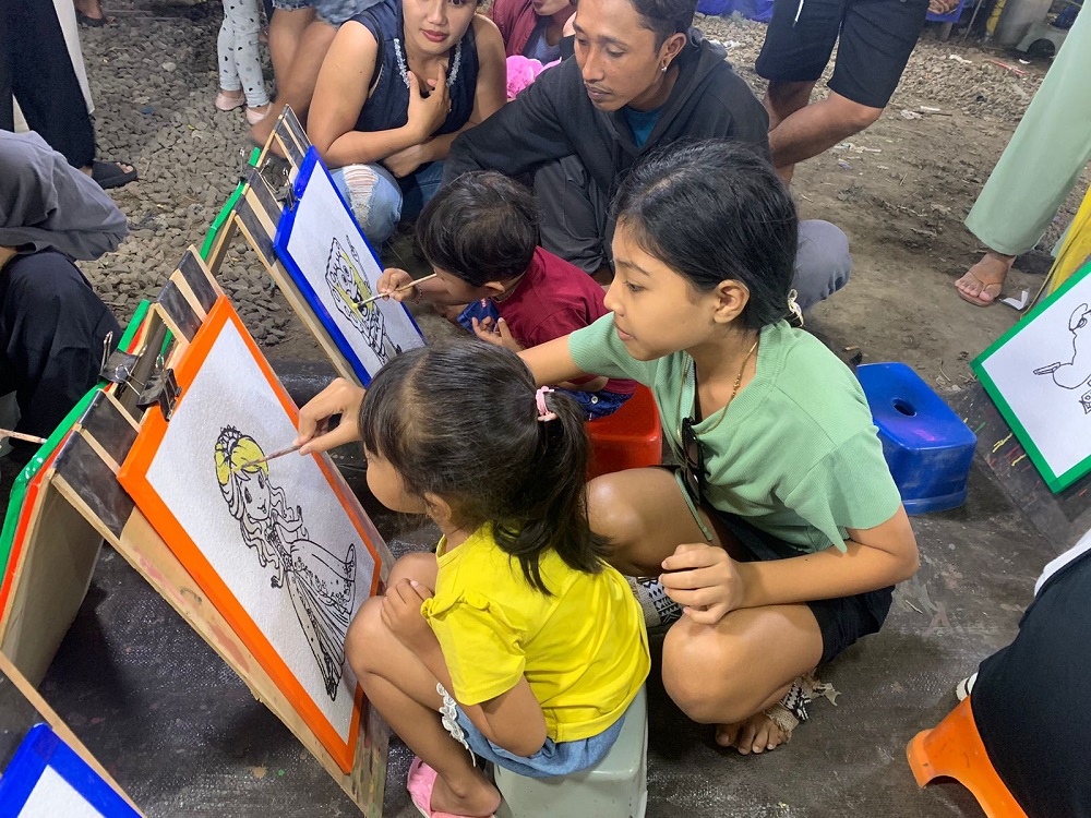 Stand mewarnai di PKB 2024 yang berlangsung di Art Center, Denpasar.