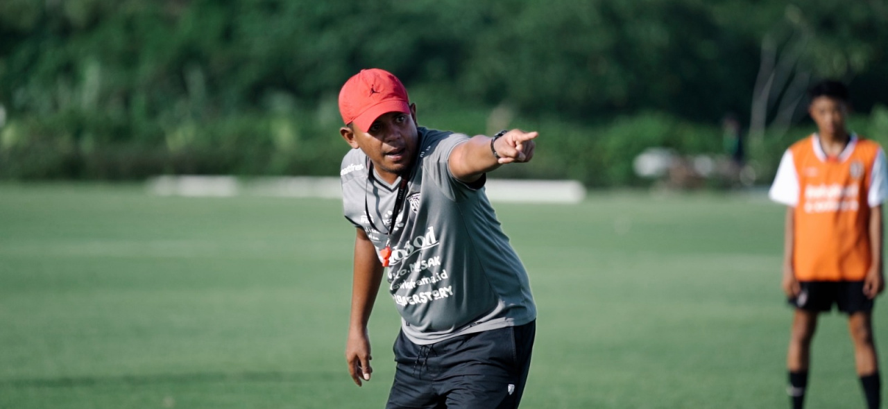 Pelatih kepala Bali United U16, Sandhika Pratama