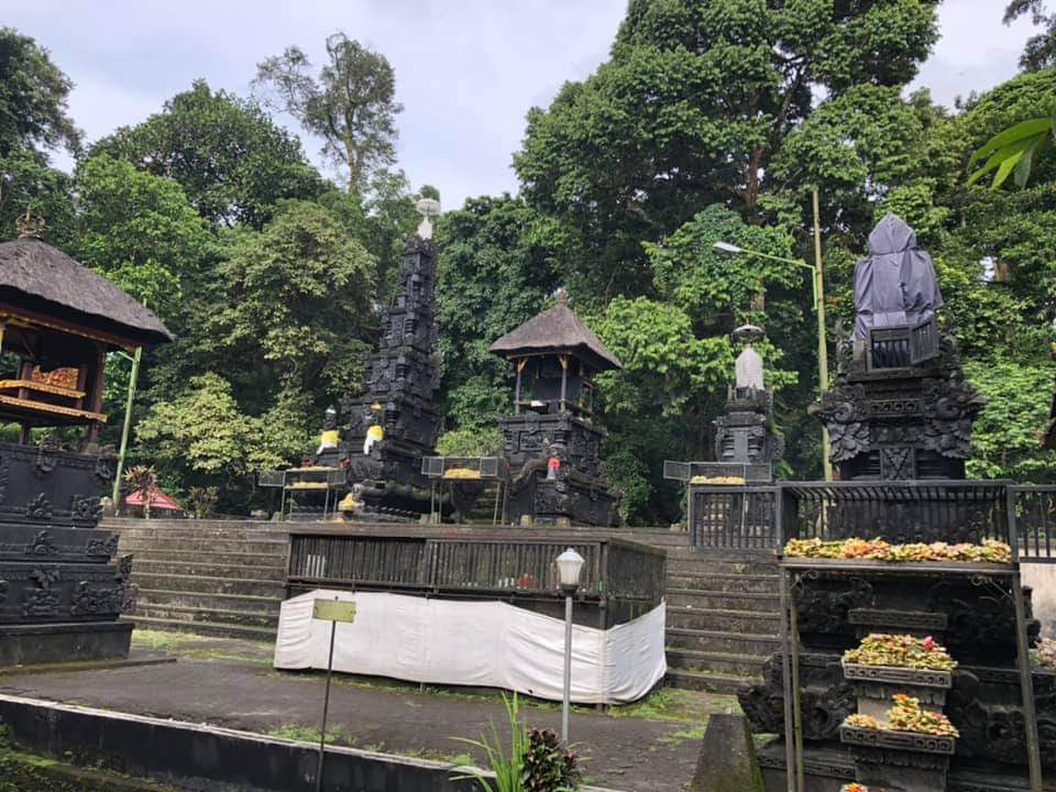 Pura Suranadi di Desa Sesaot, Kecamatan Narmada, Kabupaten Lombok Barat, Nusa Tenggara Barat