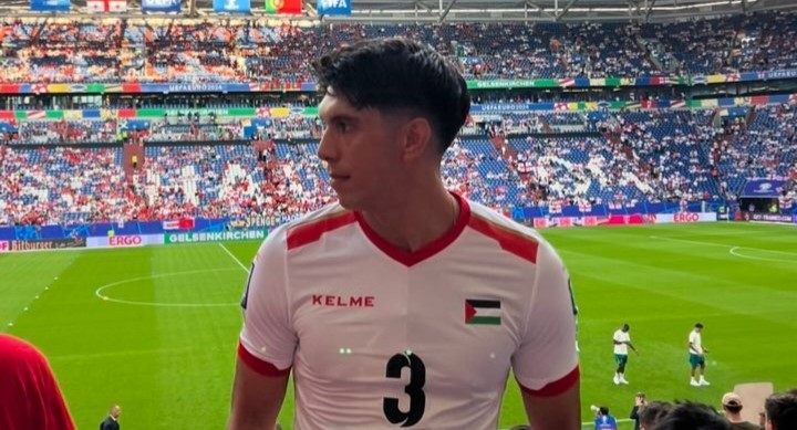 Bek Bali United Elias Dolah membagikan foto saat menonton pertandingan Timnas Portugal vs Georgia di ajang EURO 2024 yang tengah berlangsung di Jerman.