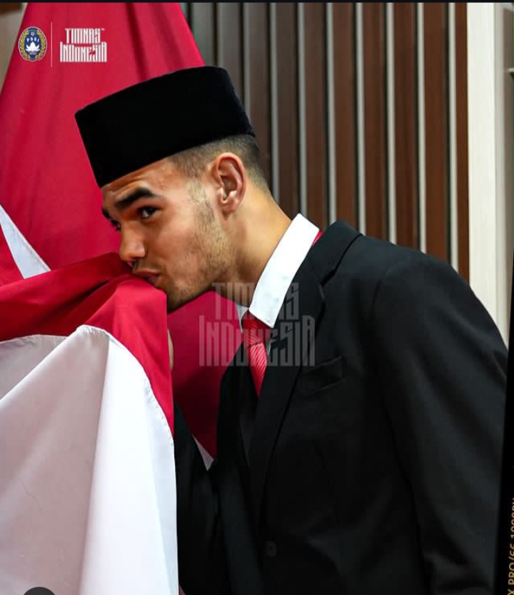 Calon striker Timnas Indonesia, Jens Raven usai melakukan sumpah WNI di Kantor Kemenkumham DKI Jakarta.