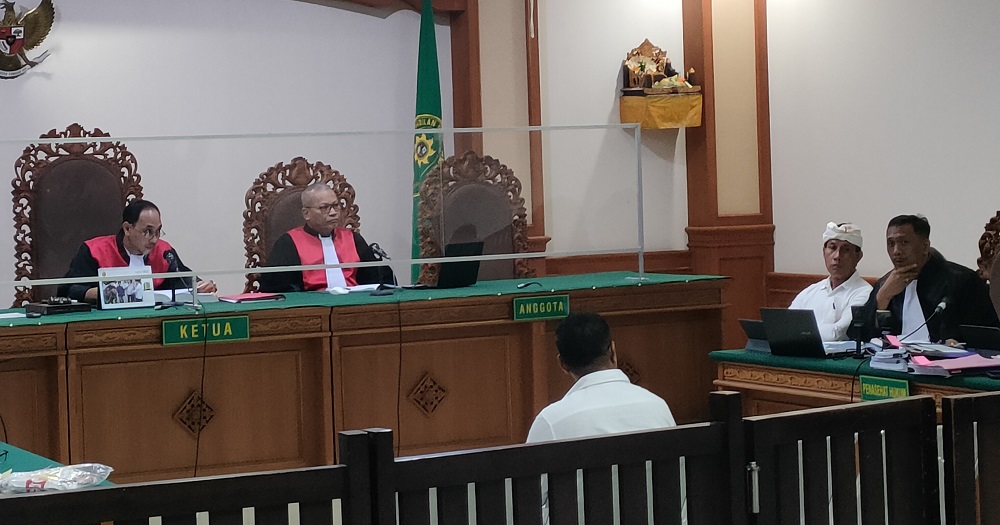 Saksi Andianto Nahak membeberkan keterangan dalam sidang kasua Bendesa Adat Berawa Ketut Riana.