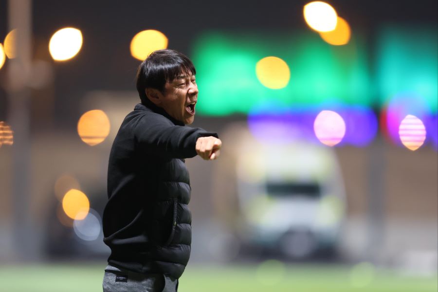 Pelatih Timnas Indonesia, Shin Tae-yong menerima sanksi berupa denda yang lebih berat dibandingkan kedua asuhannya pada Piala Asia U23.