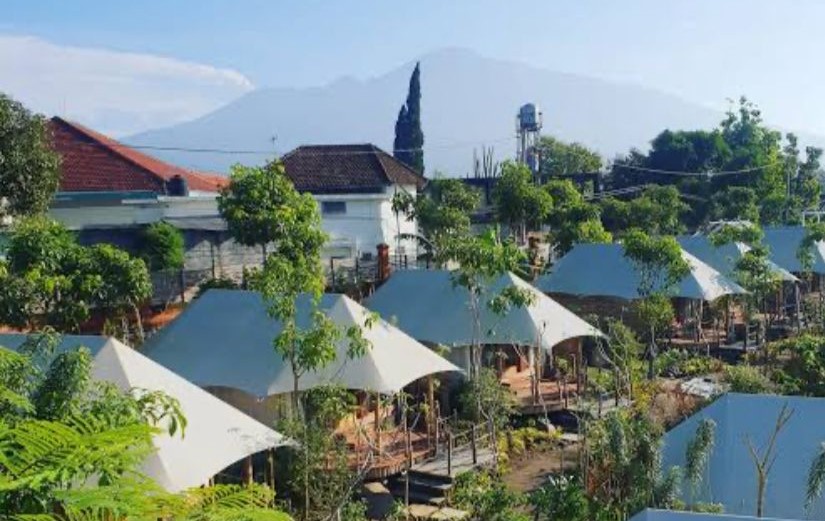 Oak Tree Glamping Resort di Kota Batu, Jawa Timur.