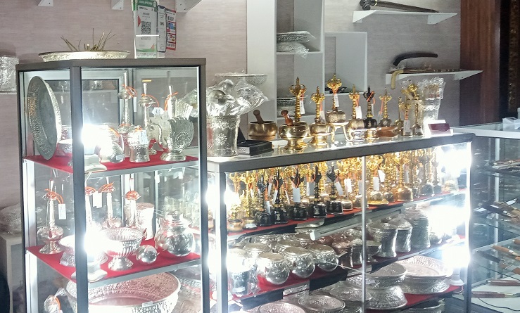 Genta di salah satu stand PKB ke-46 di Art Center, Denpasar.