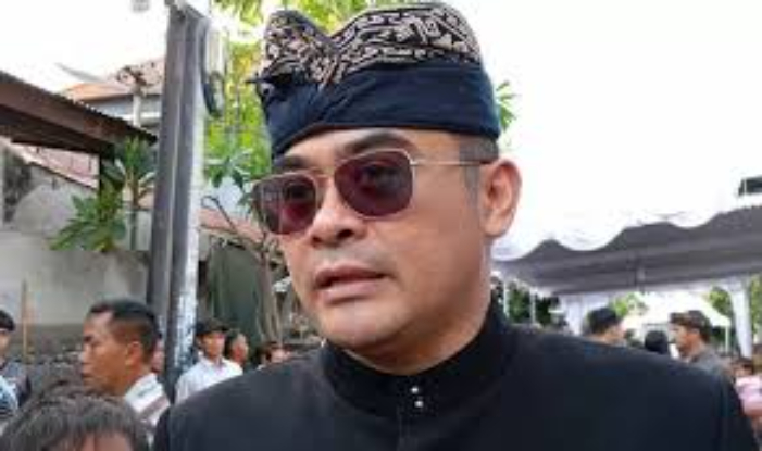 Arya Wedakarna memberi pesan kepada Umat Hindu di Bali agar senantiasi saling sayang dan bersatu