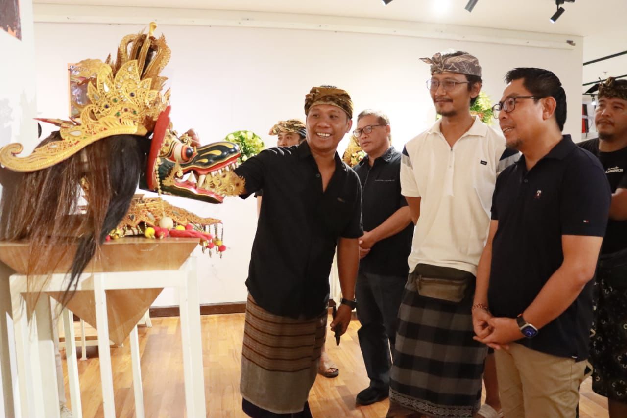 Wakil Wali Kota Denpasar, I Kadek Agus Arya Wibawa membuka Workshop Tapel Janggan rangkaian dari Rare Angon Festival, Sabtu (29/6/2024) di Dharma Negara Alaya, Denpasar.