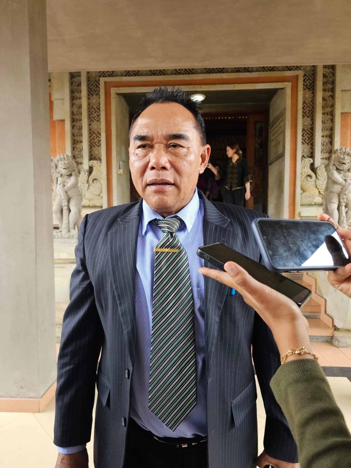 ANCAM: Ketua DPRD Bali, I Nyoman Adi Wiryatama menanggapi adanya anggota dewan yang terdeteksi bermain judi online (judol).