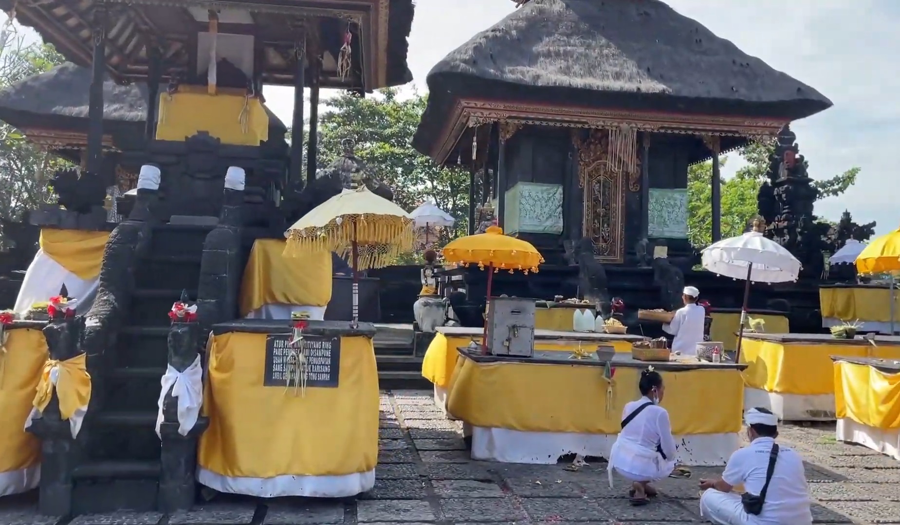 keberadaan pelinggih Ida Bhatara Lingsir Pura Watu Klotok di Klungkung