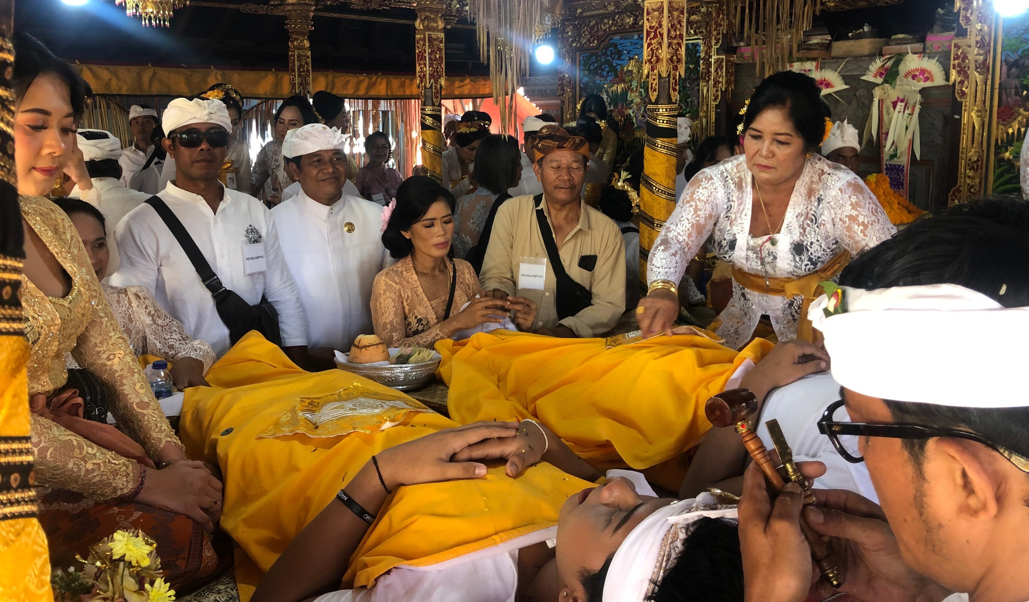 Upacara Nyekah, Matatah atau Potong Gigi, dan Mapetik di Banjar Blungbang, Desa Penarungan, Mengwi, Kabupaten Badung, Kamis (4/7/2024).