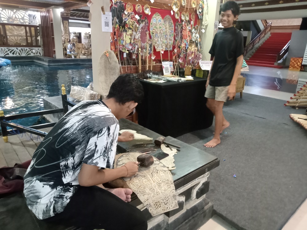 Stand Manik Suling di PKB ke-46, dibawah gedung Kaisnarwa.