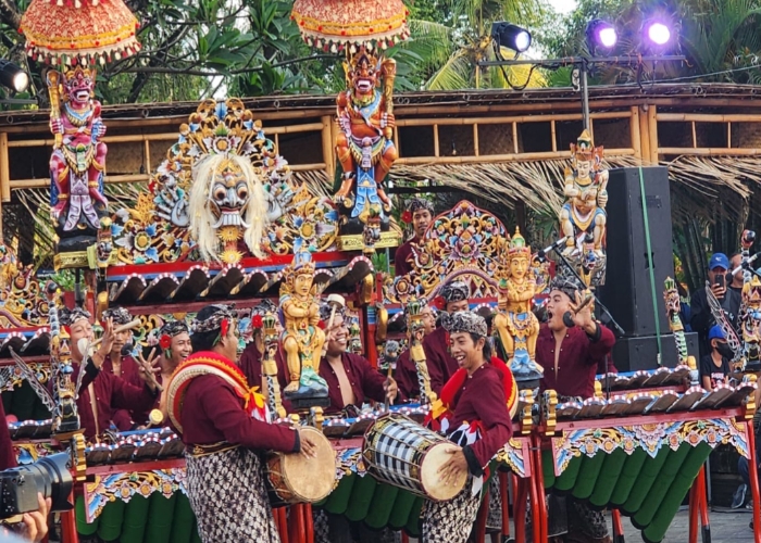 MENARIK: Rekasadana (pergelaran) Jegog Mebarung di Pesta Kesenian Bali (PKB) XLVI