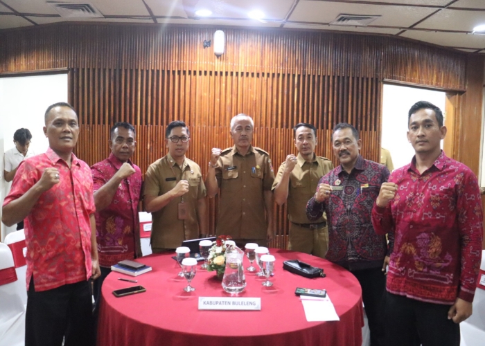 ANTI : Perwakilan desa Kubutambahan saat menghadiri penganugerahan desa anti korupsi di Provinsi Bali.