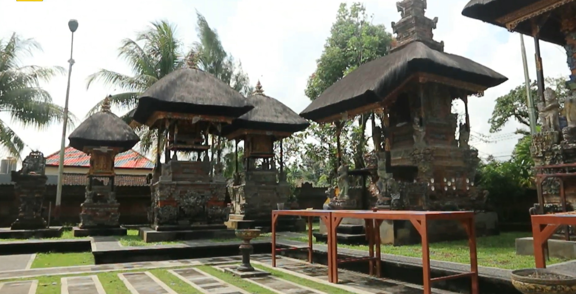 Pura Luhur Giri Kusuma, di Desa Blahkiuh, Kecamatan Abiansemal, Badung