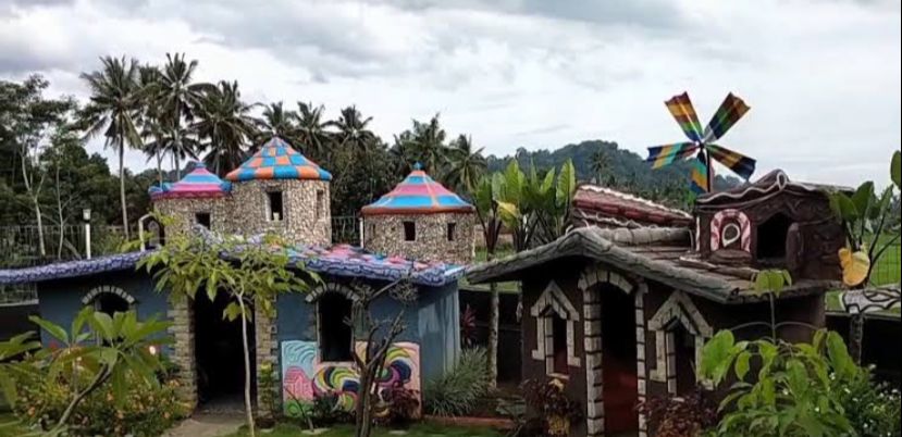 Rumah Kurcaci Glenmore Destinasi Wisata Konsep Unik ala Negeri Dongeng yang Cocok untuk Liburan Bersama Keluarga.