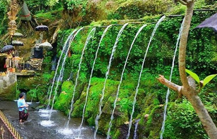 Tempat melukat Tirta Sudamala di Bangli, Bali.
