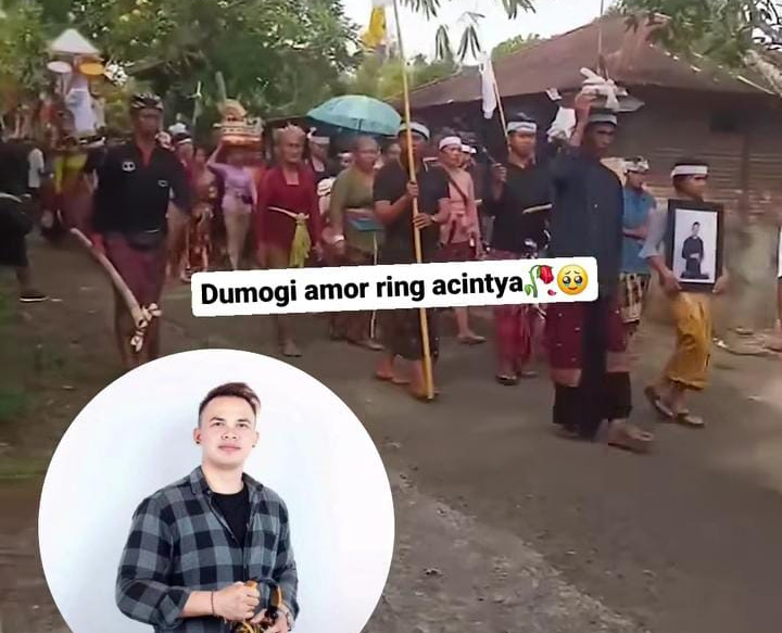 Ratusan warga terlihat ikut mengiri upacara pengabenan DJ Delon