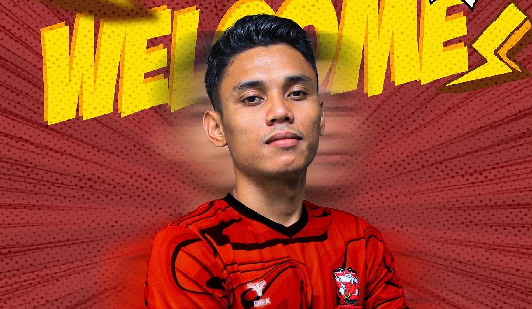 Sandi Arta Samosir berseragam Madura United dengan status pinjaman.