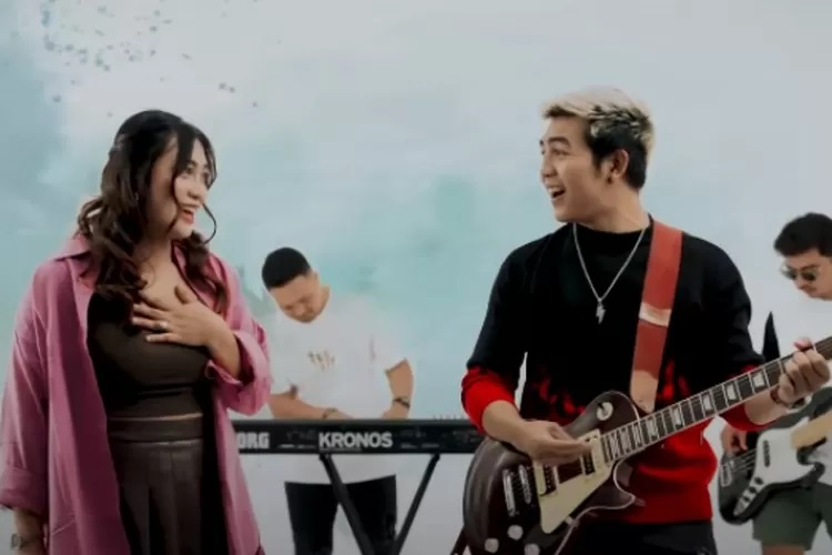 Tika Pagraky dan Wira Krisna kembali merilis lagu duet yang berjudul Sorry