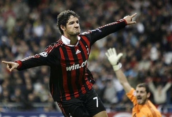 Persib Bandung kabarnya mengincar mantan striker AC Milan, Alexander Pato.