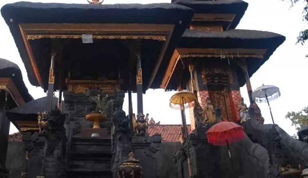 Pura Botoh, Pura umat Hindu yang terletak di Jalan Tukad Melangit, Banjar Antap Desa Pakraman Panjer, Denpasar, Bali