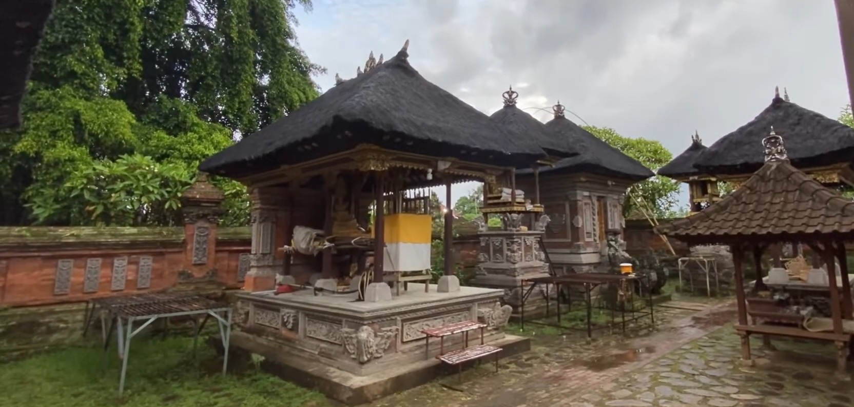 Pura Agung Kentel Gumi di Desa Tusan, Kecamatan Banjarangkan Klungkung yang erat dengan Mpu Kuturan