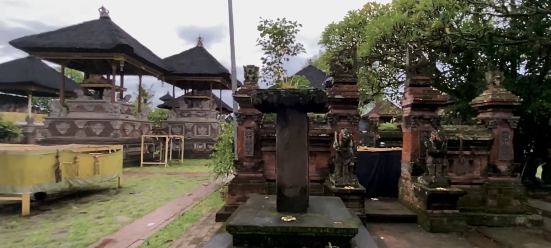 Tiang Pancer yang diyakini ditancapkan oleh Mpu Kuturan sebagai pancer Jagat di Pura Agung Kentel Gumi