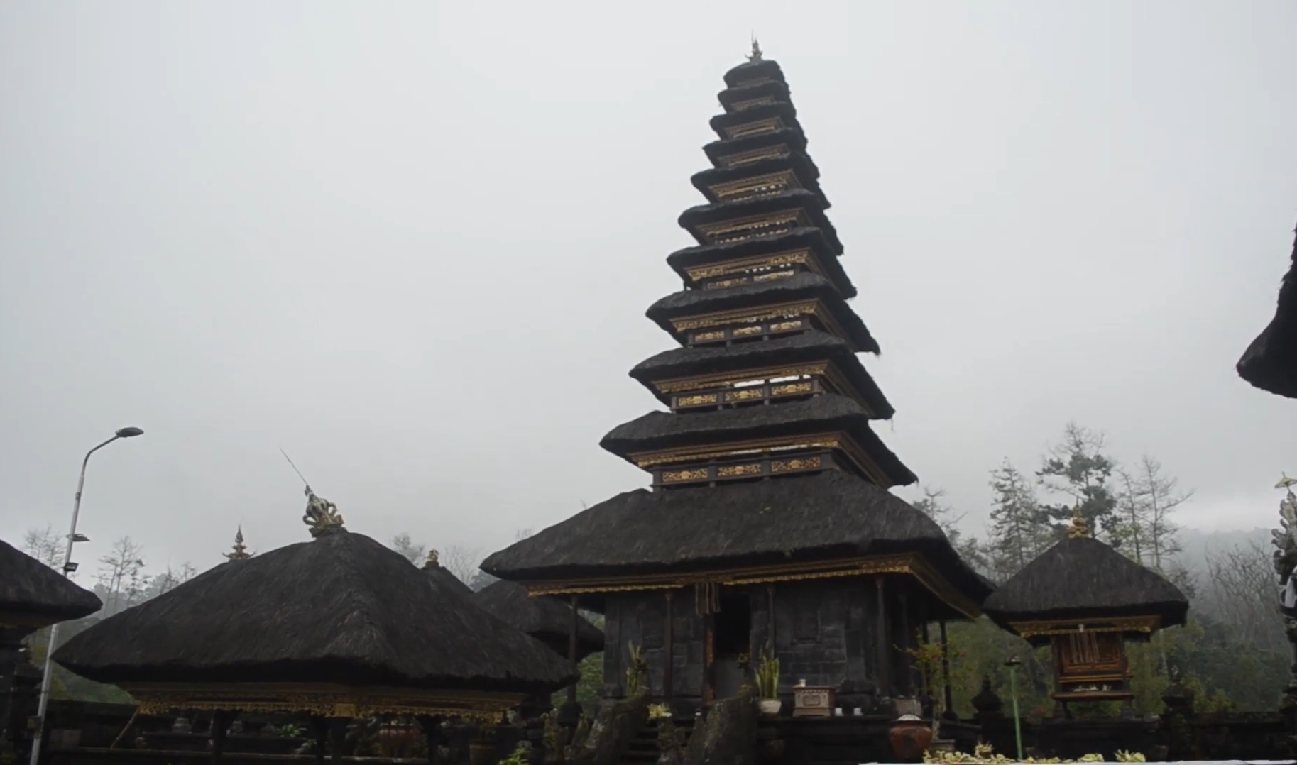 Pura Pengubengan Besakih di Desa Besakih, Kecamatan Rendang, Karangasem, Bali sebagai stana Hyang Naga Taksaka
