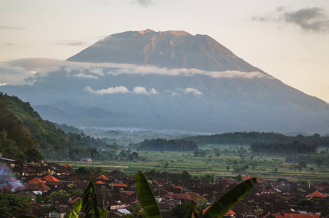 GUNUNG AGUNG: Pendakian ke Gunung Agung melalui jalur Pura Pengubengan akan ditutup selama berlangsungnya Karya Aci Purnama Kasa di Pura Pengubengan.