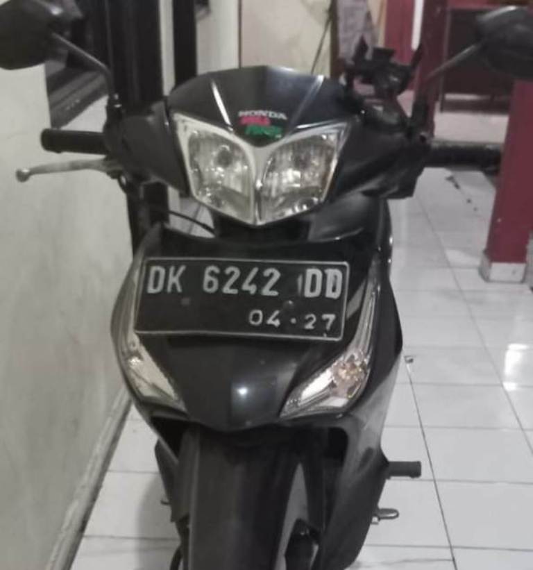 MOTOR: Sepeda motor milik ojol I Putu Budiawan yang hilang di Gatsu saat ambil orderan berhasil diamankan polisi.