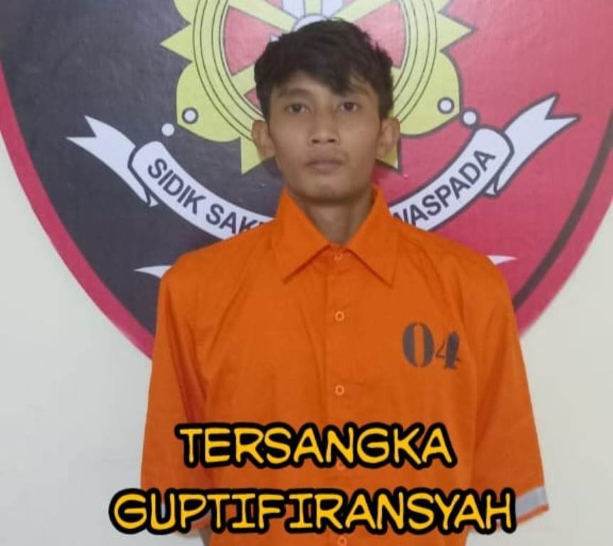 DIRINGKUS: Guptifiransyah, seorang buruh proyek diamankan di Mapolsek Denpasar Utara lantaran mencuri sepeda motor milik ojol.