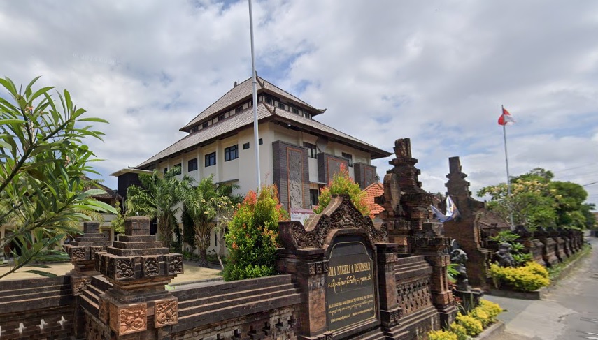 SMAN 6 Denpasar dilarang lakukan pungutan ke siswa untuk pengadaan AC.