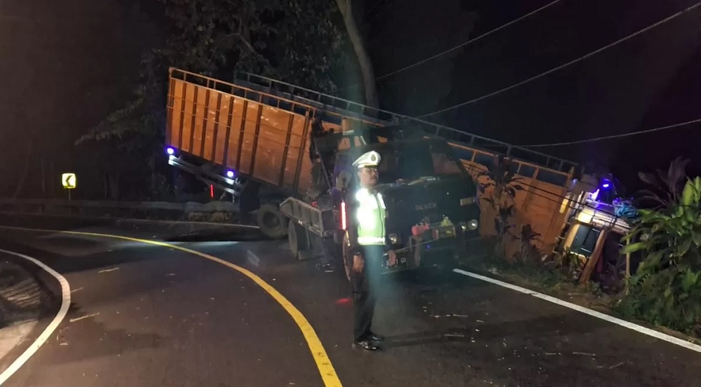 Truk mengalami kecelakaan di Gitgit, Buleleng, Bali